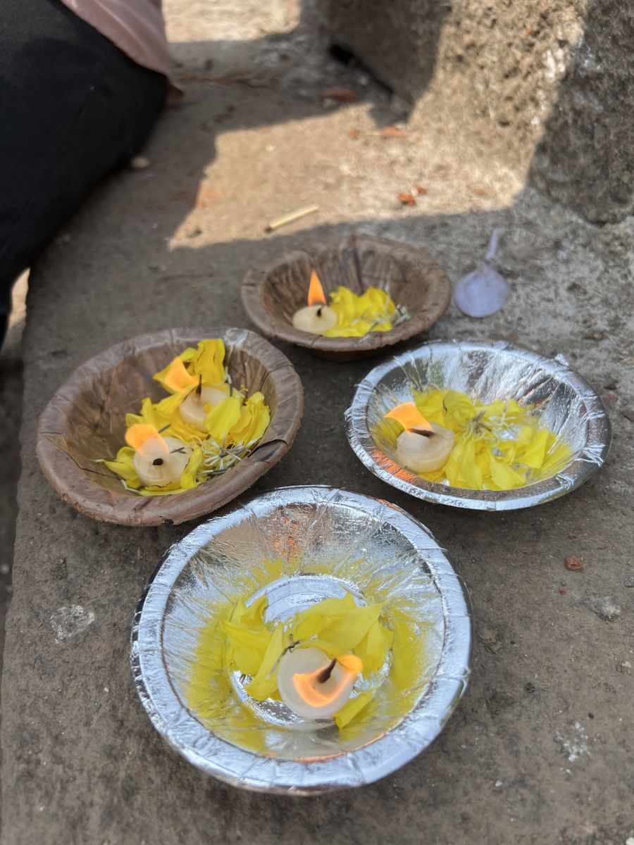 วัดวอลเกศวร (Walkeshwar Temple) และ บ่อน้ำบังกังกา (Banganga Tank)