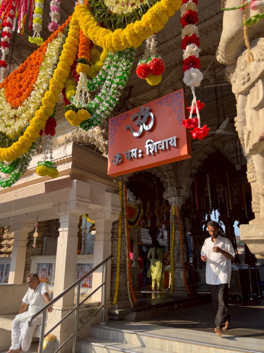 วัดบาบูลนาถ (Babulnath Temple)