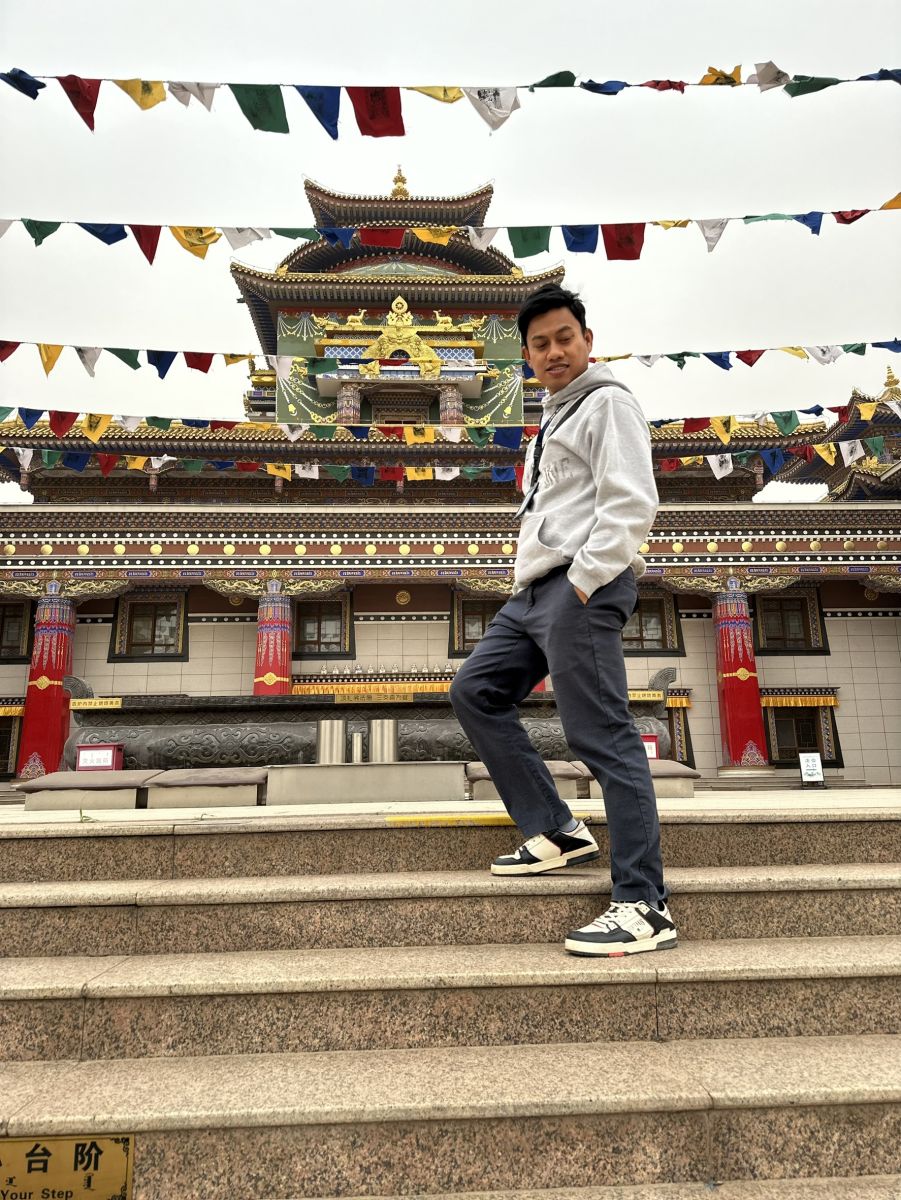 วัดพระโพธิสัตว์อุลาน (Ulan Living Buddha Mansion